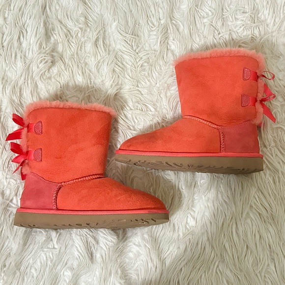 UGG Australia Girls Bailey Bow Boots – Shrimp (Size 4) - Picture 3 of 6